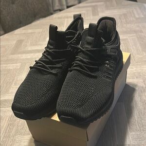 Sleek Black Athletic Shoes with Sock-Like Fit and Cushioned Sole